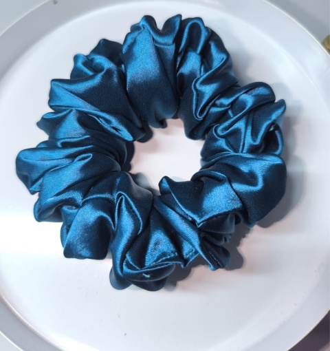 Turkusowa scrunchies Sabrina