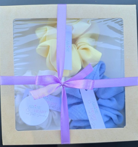 Zestaw scrunchies z lnu: biel, masełko, niebiesko