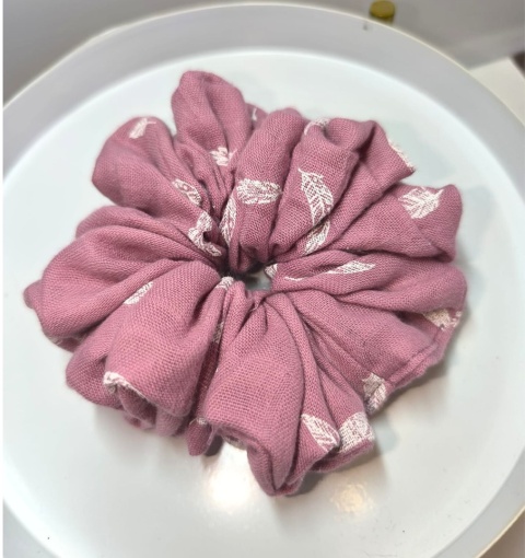 Flora scrunchies z muślinu Flora scrunchies z muślinu